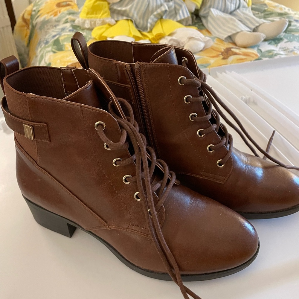 Elegant Brown Lace-Up Boots